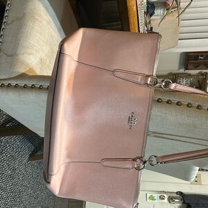 Coach purse it’s a lighter pink. Signature tote.